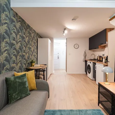 Apple Tree * Budapest